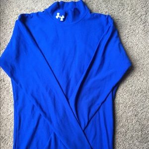 Men’s Under Armour mock turtleneck.